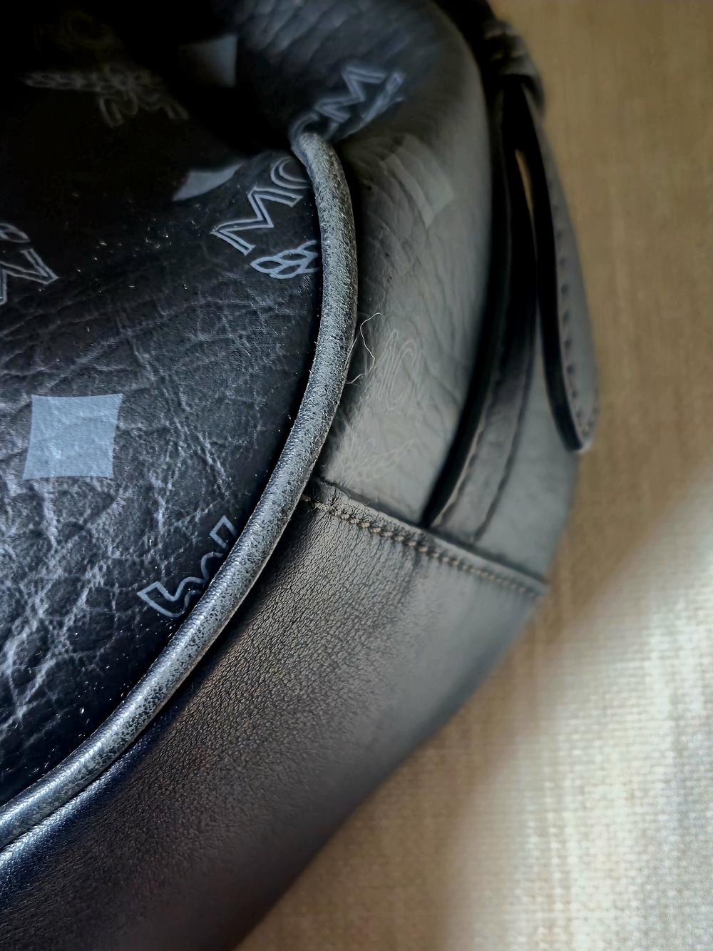 MCM Visetos Crossbody W/ flap black canvas - Picture 3 of 16